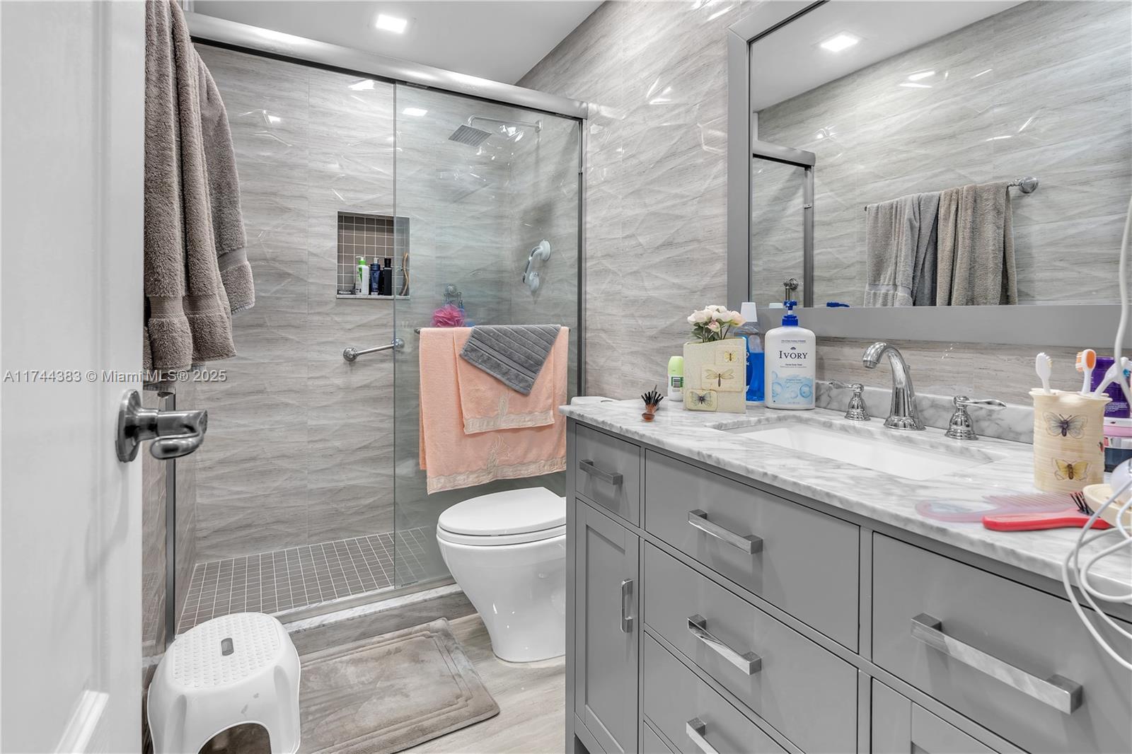 PLAZA OF WESTLAND CONDO - Residential