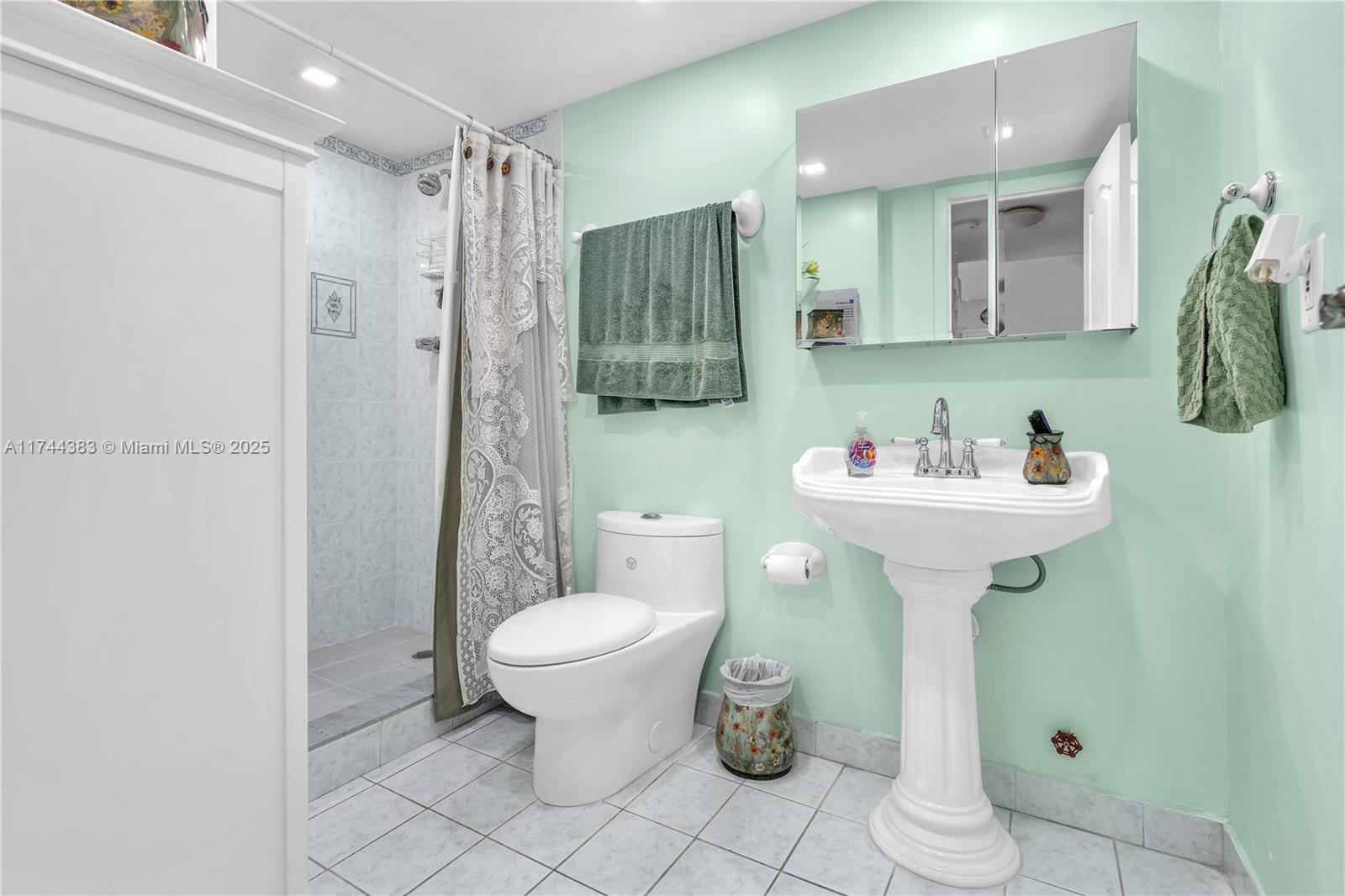 PLAZA OF WESTLAND CONDO - Residential