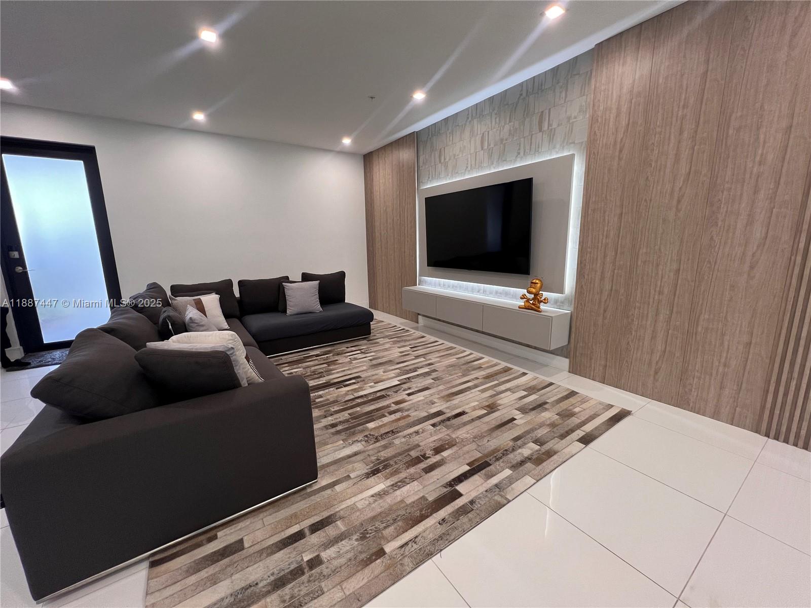 HIGHLAND AT PARK CENTRAL - Residential