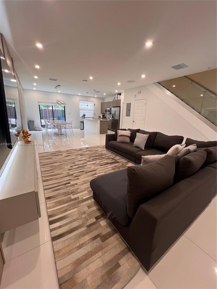 HIGHLAND AT PARK CENTRAL - Residential