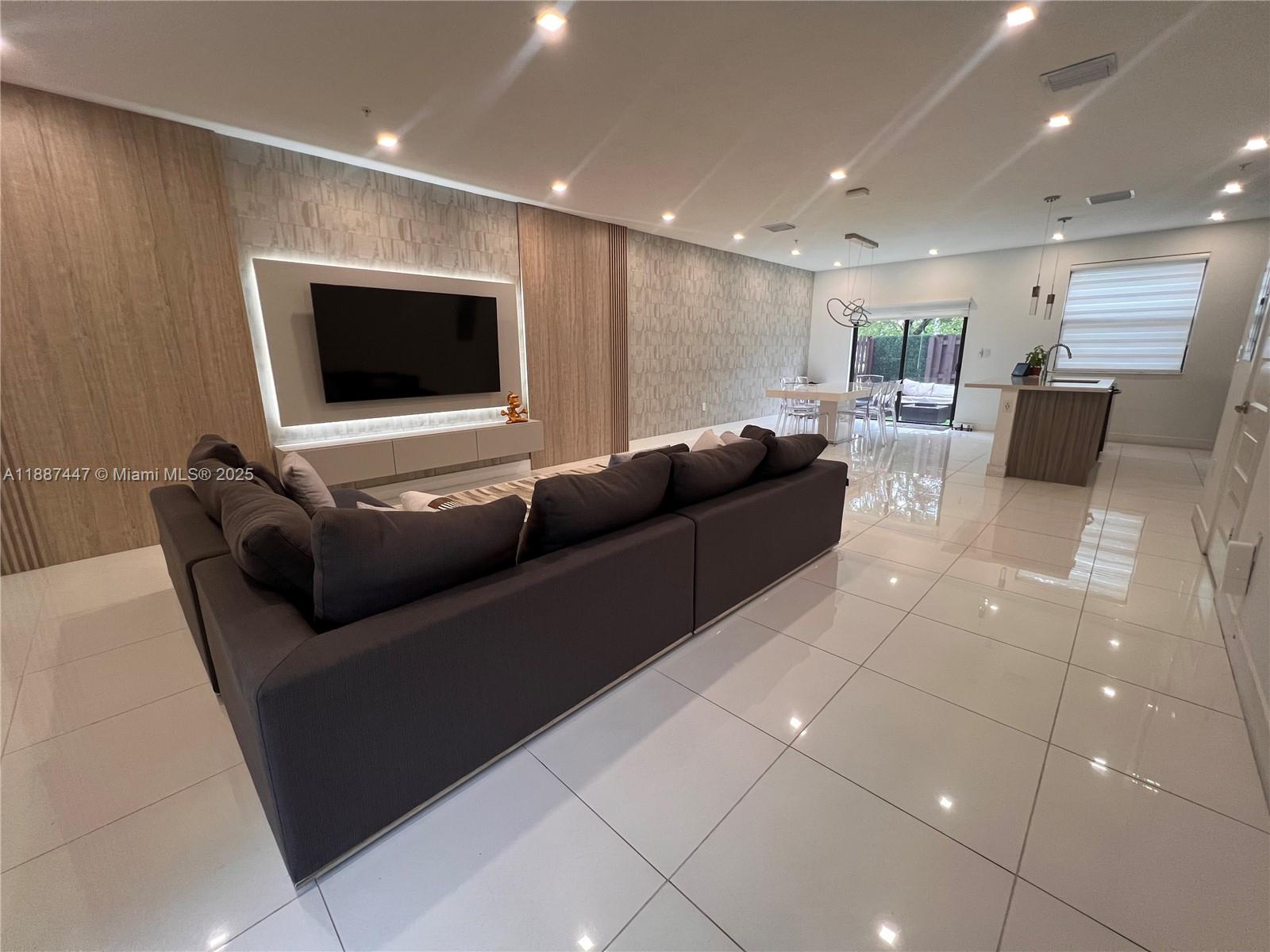 HIGHLAND AT PARK CENTRAL - Residential