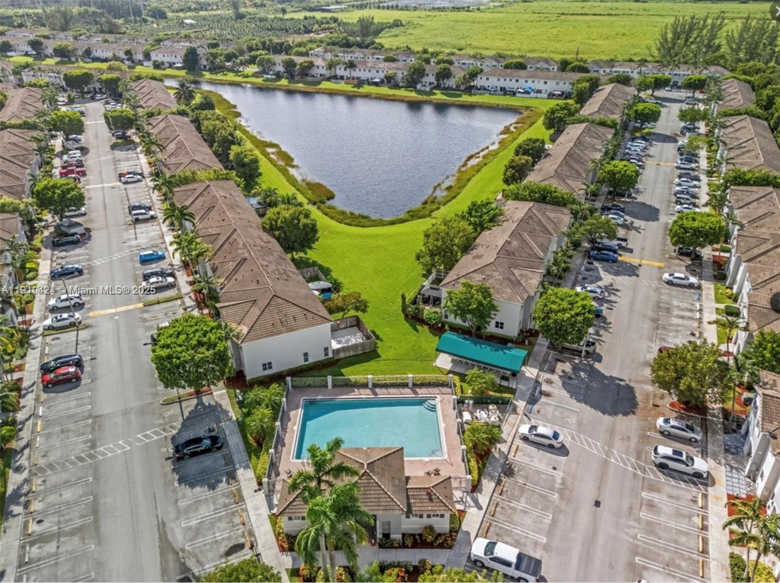 VENETIA GROVE - Residential