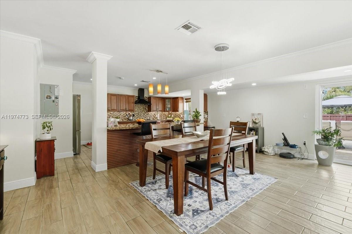 HOLLYWOOD HILLS - Residential