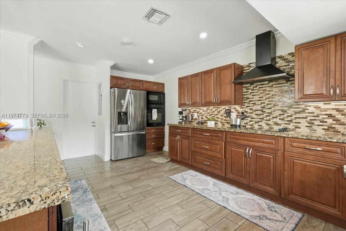 HOLLYWOOD HILLS - Residential