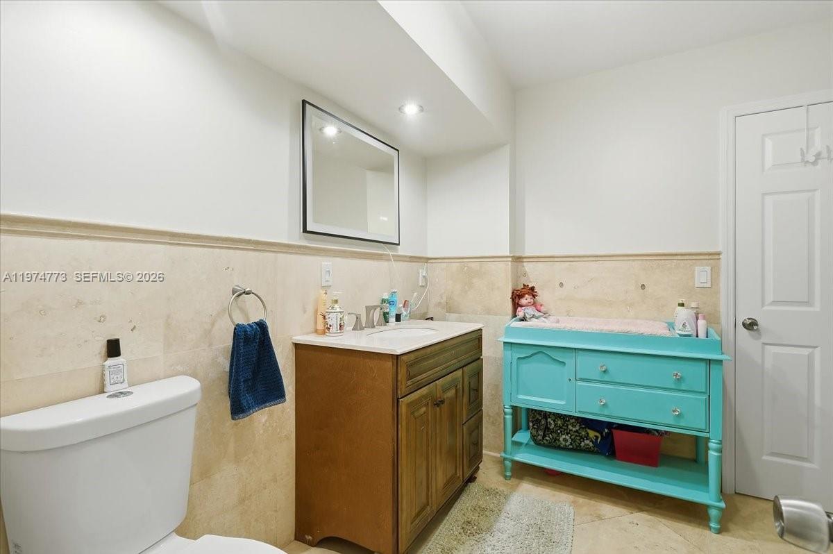 HOLLYWOOD HILLS - Residential