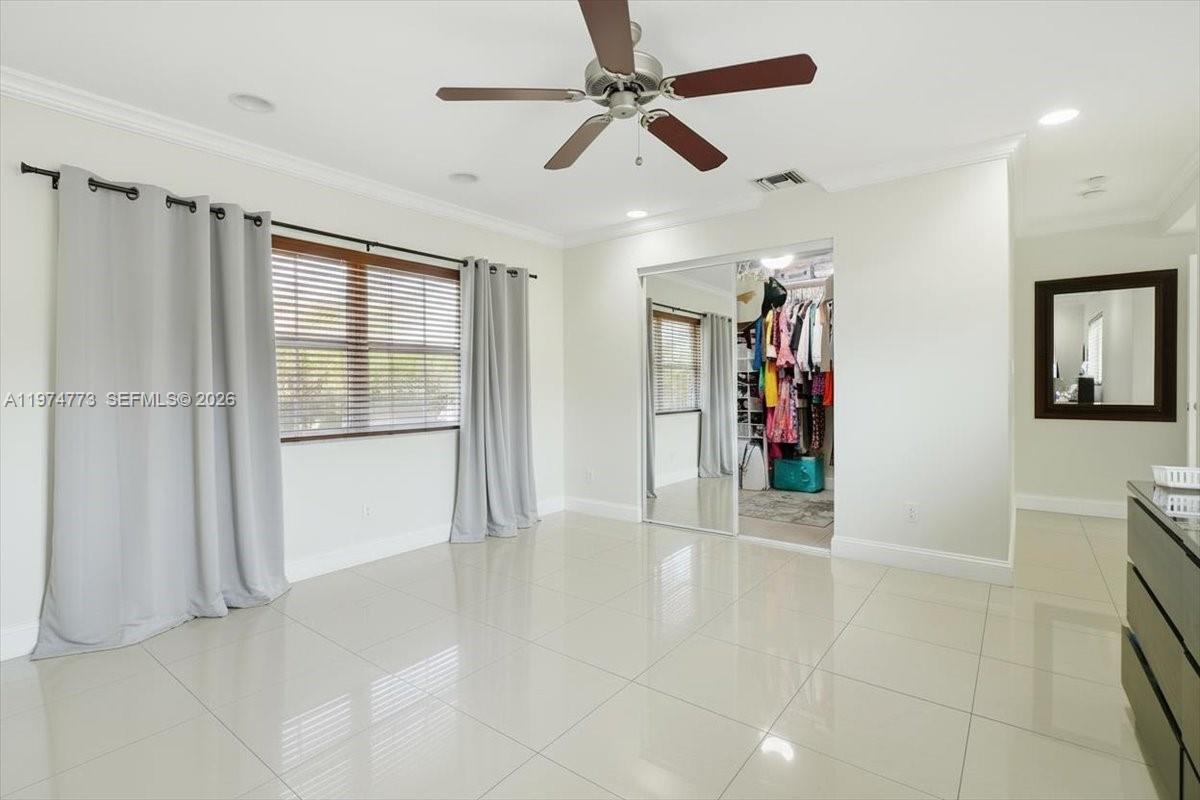 HOLLYWOOD HILLS - Residential