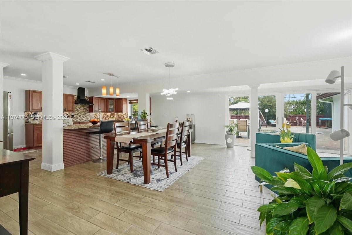 HOLLYWOOD HILLS - Residential