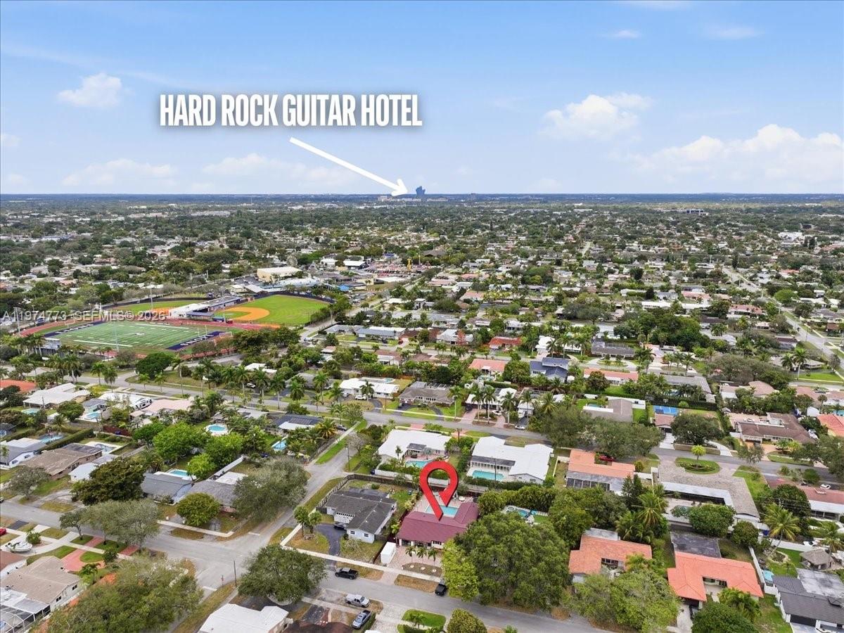 HOLLYWOOD HILLS - Residential