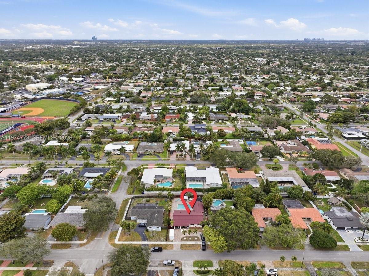 HOLLYWOOD HILLS - Residential