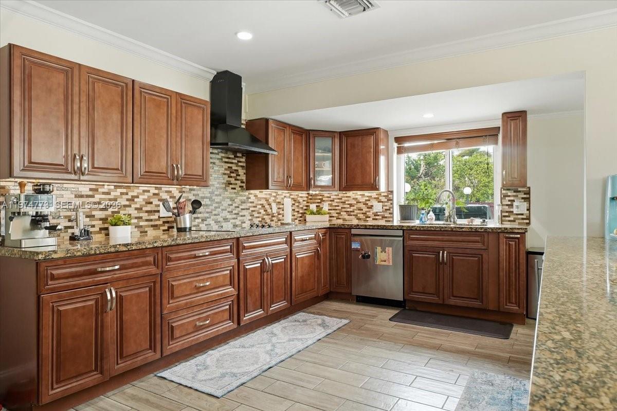 HOLLYWOOD HILLS - Residential