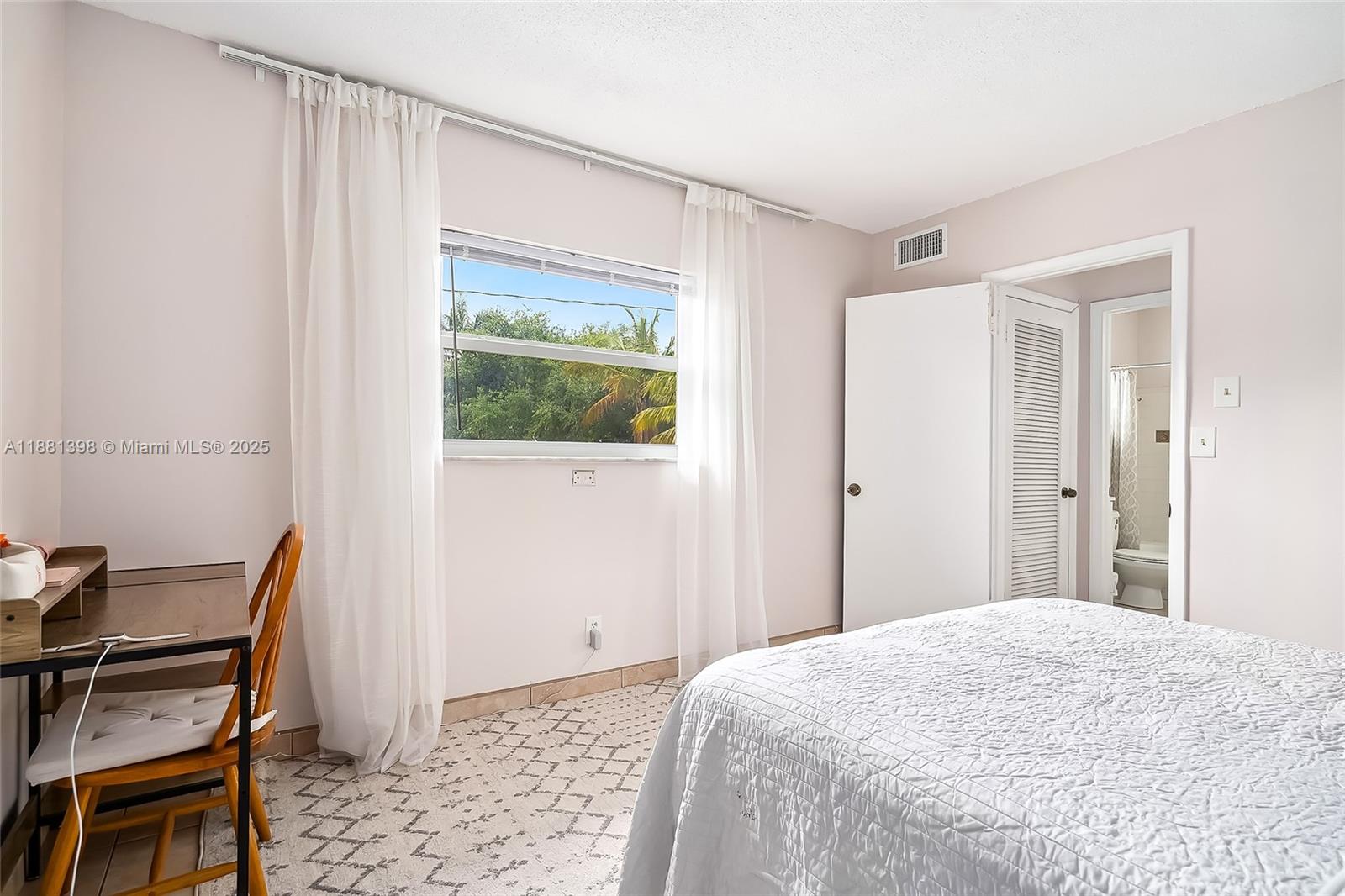 PALMVIEW CONDOMINIUM APAR - Residential