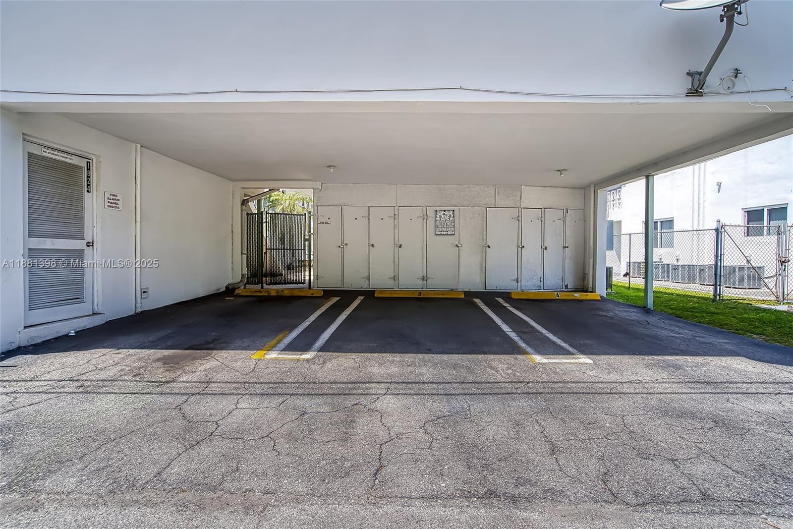 PALMVIEW CONDOMINIUM APAR - Residential