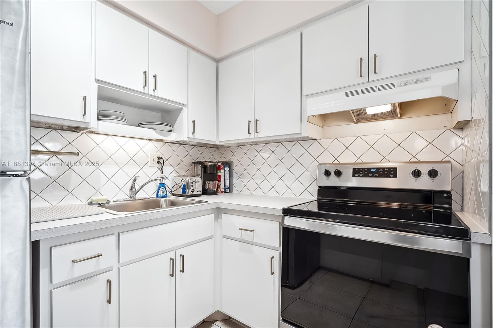 PALMVIEW CONDOMINIUM APAR - Residential