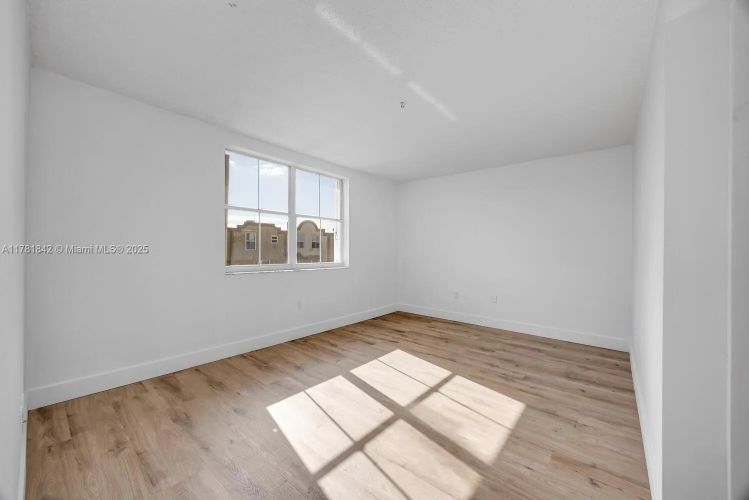 Miami, Florida 33126, United States, 3 Bedrooms Bedrooms, ,3 BathroomsBathrooms,Residential,Active,107338