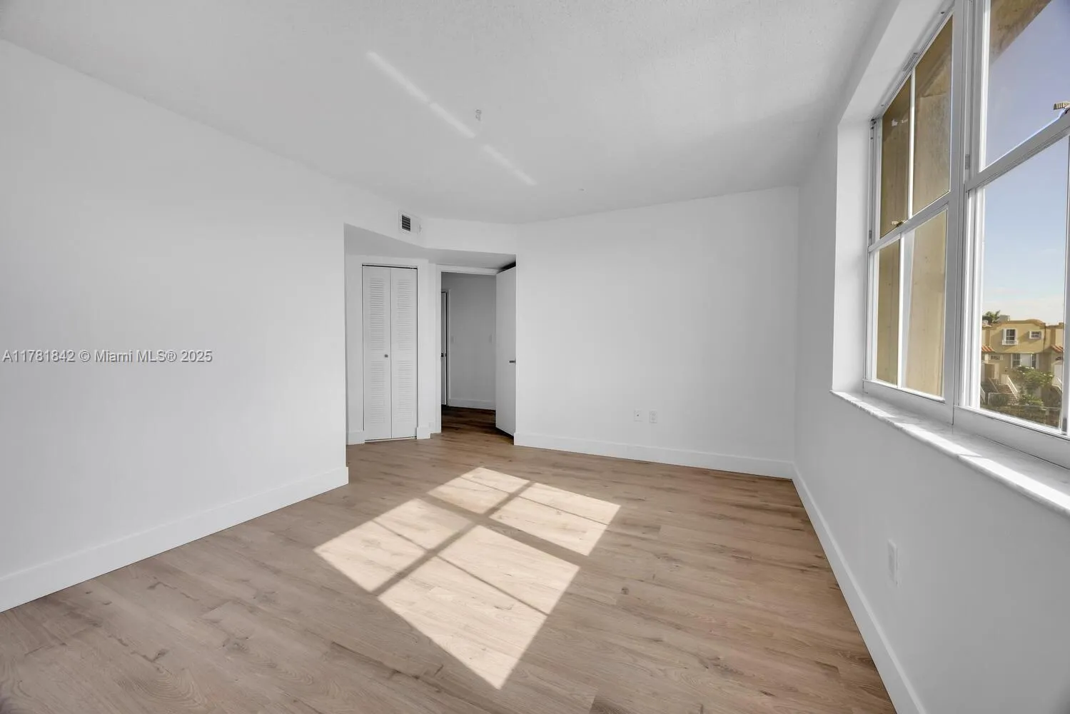 Miami, Florida 33126, United States, 3 Bedrooms Bedrooms, ,3 BathroomsBathrooms,Residential,Active,107338