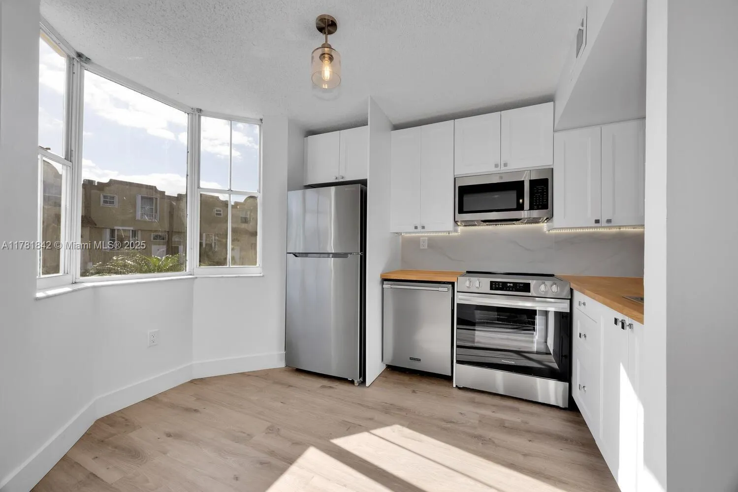 Miami, Florida 33126, United States, 3 Bedrooms Bedrooms, ,3 BathroomsBathrooms,Residential,Active,107338