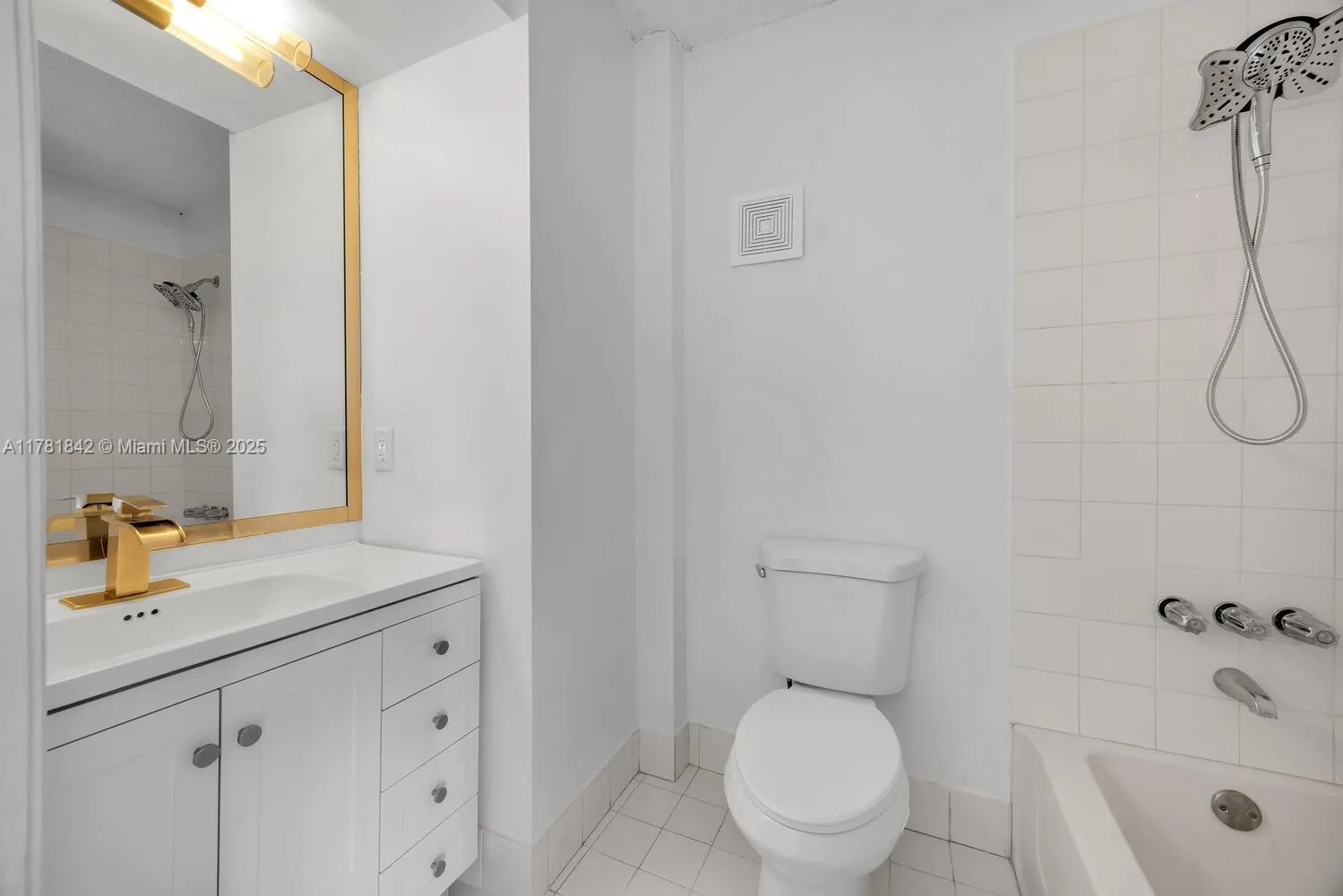 Miami, Florida 33126, United States, 3 Bedrooms Bedrooms, ,3 BathroomsBathrooms,Residential,Active,107338