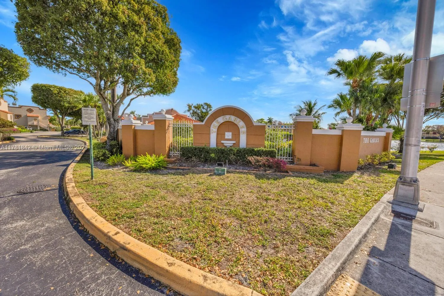 Miami, Florida 33126, United States, 3 Bedrooms Bedrooms, ,3 BathroomsBathrooms,Residential,Active,107338