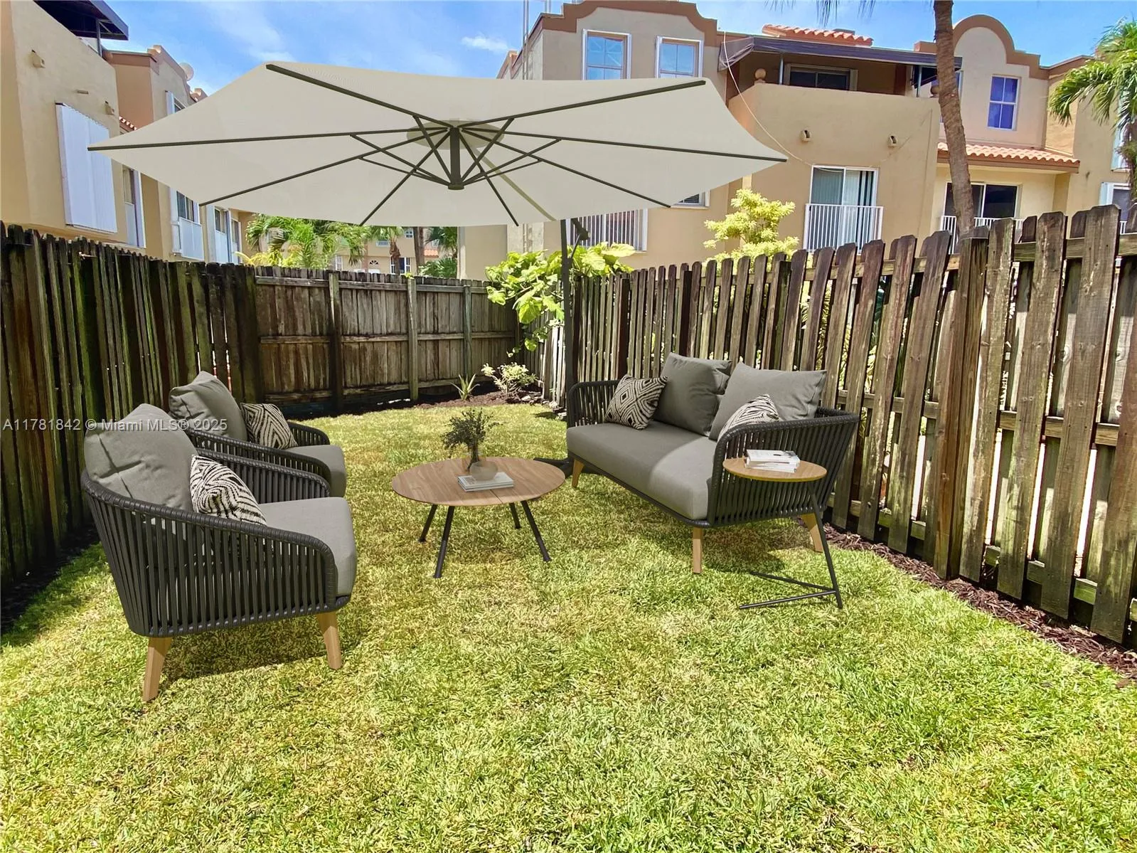 Miami, Florida 33126, United States, 3 Bedrooms Bedrooms, ,3 BathroomsBathrooms,Residential,Active,107338