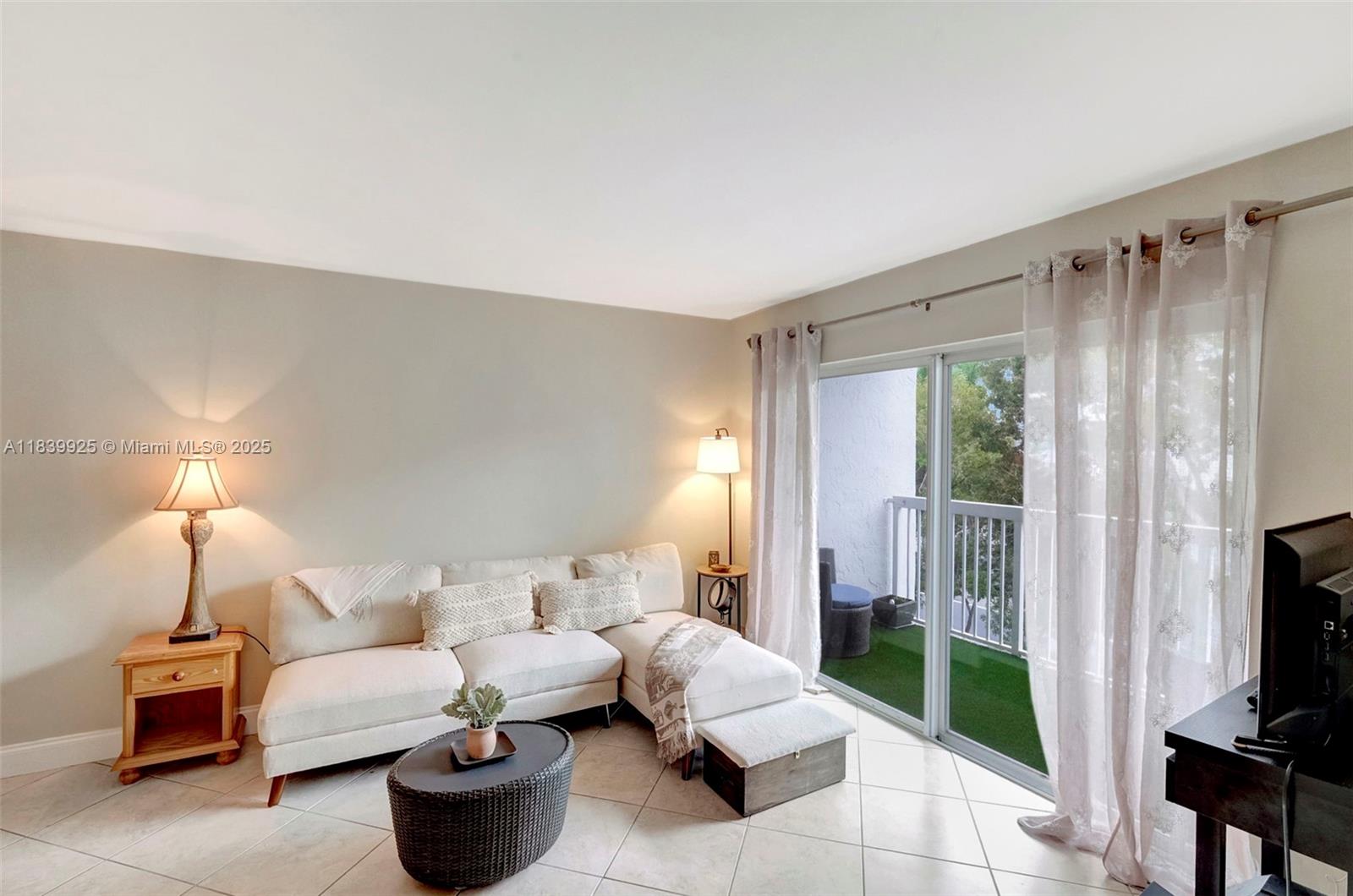 2920 SW 28th Ter 407