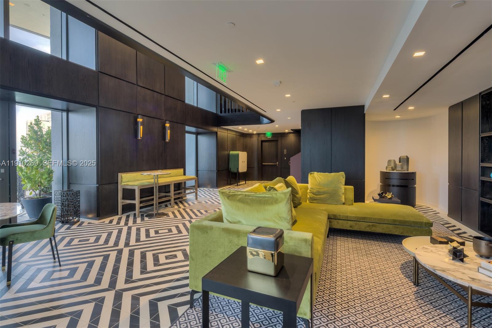 801 SMA RESIDENCES CONDO - Residential