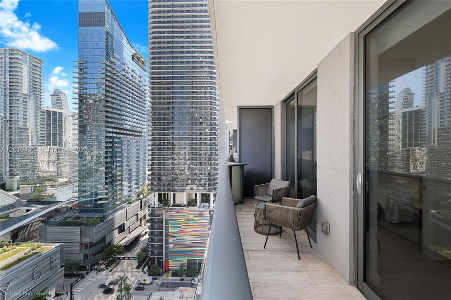 Prime location in the heart of Brickell! This 1-bedroom, 1.5-bath residence at Brickell Heights West features wood plank porcelain floors, floor-to-ceiling windows, and sleek appliances. Enjoy resort-style amenities including two pools, a jacuzzi, rooftop pool with panoramic views, fitness center, Equinox, theater room, conference room, kids’ playroom, business center, 24-hour security, valet, and concierge. High-speed internet, Wi-Fi in common areas, and basic cable included.
Just steps from Brickell City Centre, Mary Brickell Village, top restaurants, shopping, and entertainment, with easy access to the Metro and Metromover. Located in a vibrant, walkable, and health-focused community near gyms, grocery stores, and more.
Perfect for an end user or investor, units rent quickly with virtually no vacancy, 30 day rentals allowed.