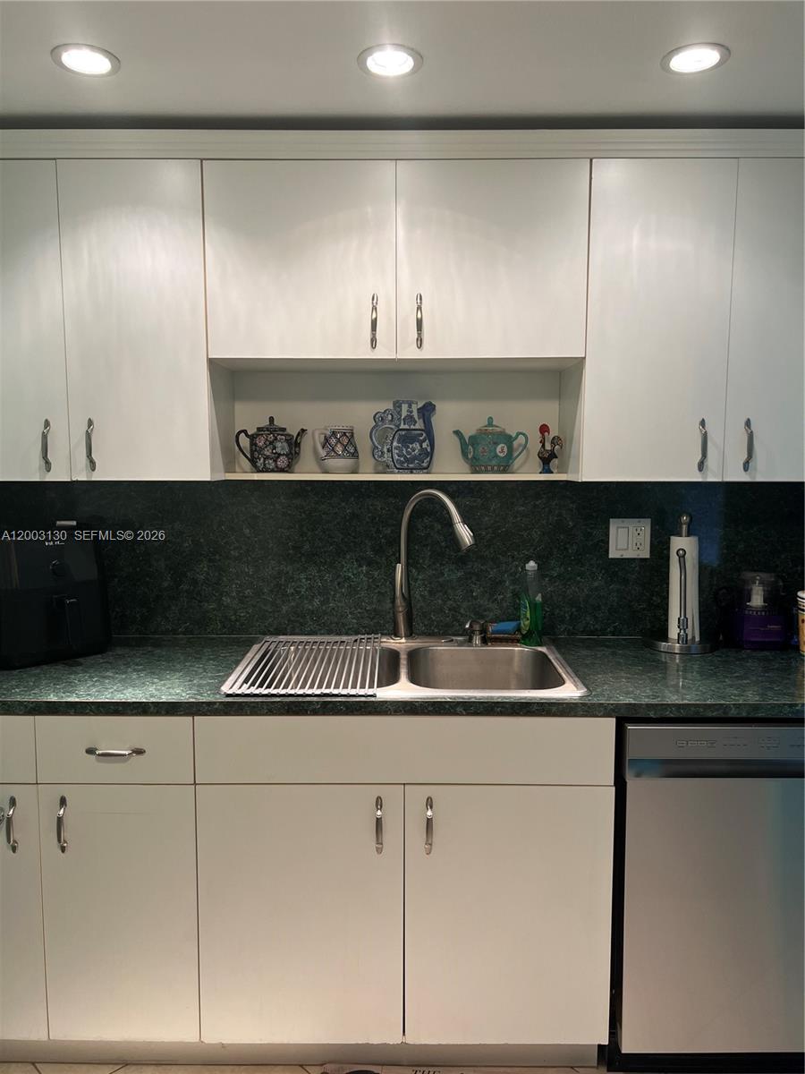 THE LEDGES CONDO - Residential