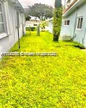 HOLLYWOOD HILLS - Residential