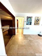 HOLLYWOOD HILLS - Residential