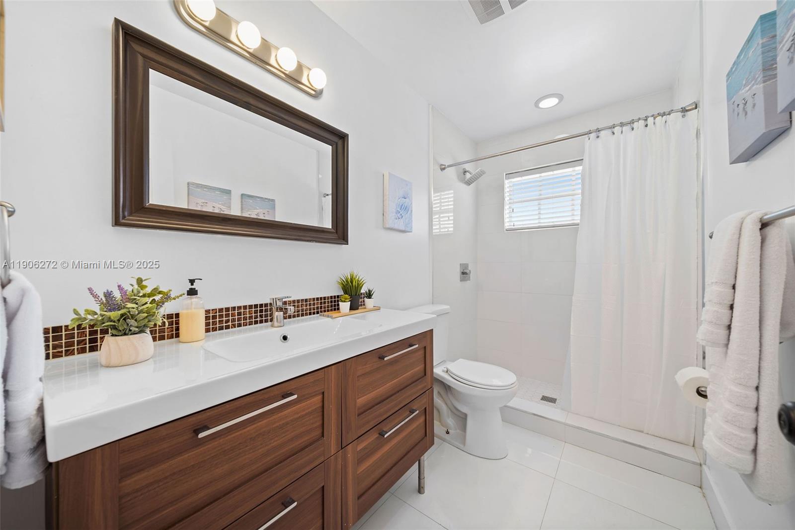 CORAL GARDENS 1ST ADDN - Residential