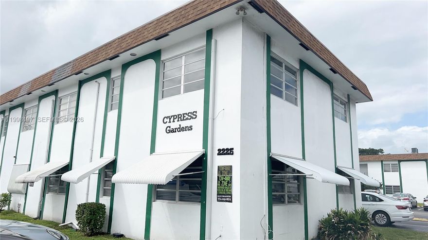 Prime Location, Investors welcome! Motivated seller! Location, Location! This 1 bedroom 1 bath freshly painted unit is located at walking distance to Downtown Hollywood, restaurants, supermarkets and much more. Minutes away from Hollywood beach, Boardwalk, Fort Lauderdale Airport, main intersections, and highways. No rental restrictions. Unit can be rented right away, Easy to show!