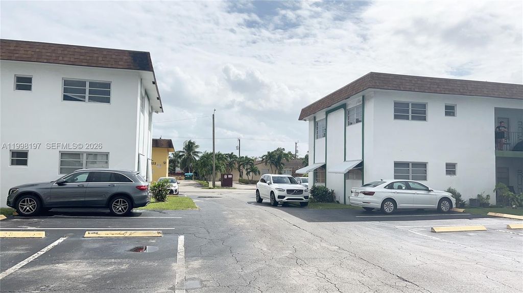 Photo of 2225 Polk St #6B, Hollywood, FL 33020 (MLS # A11998197)