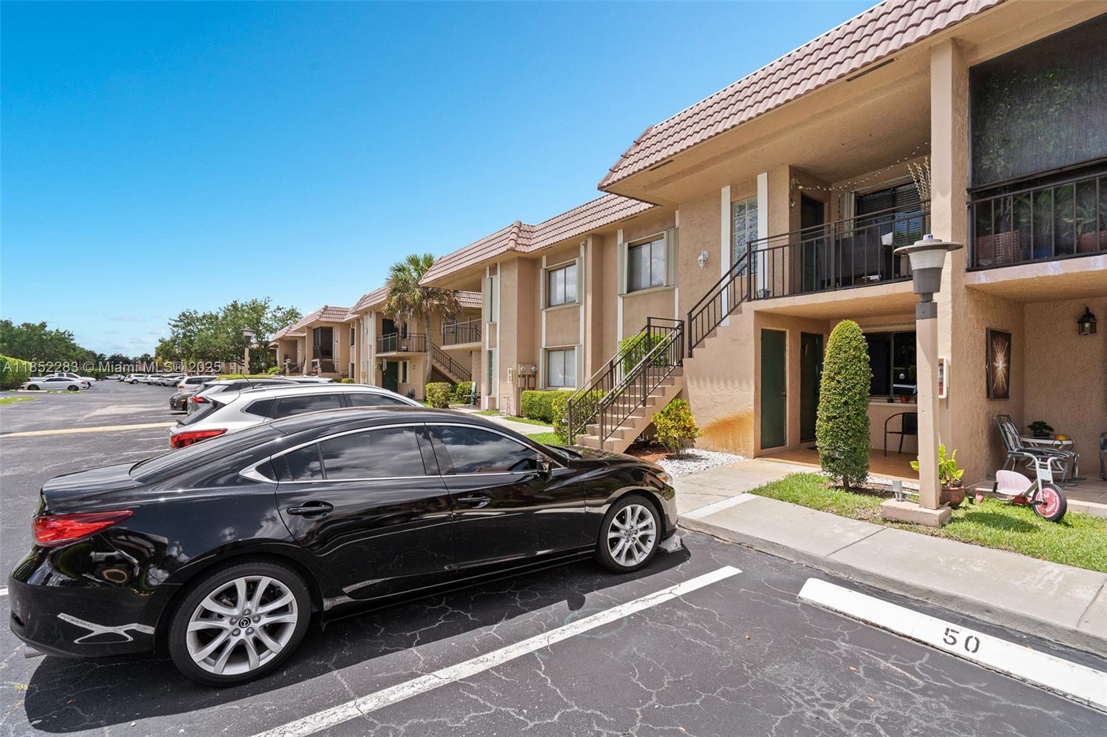 Excellent area in Weston. Lovely and updated spacious 2/2 Unit. Updated kitchen S/S e-range and microwave, for quiet lovers there is a screened balcony with canal view, storage, accordion shutters. Located in front of community pool and walking distance from Bonaventure Town Center, with amenities, gym, bowling, tennis, swimming pool, basketball and much more. A+ Rated schools.