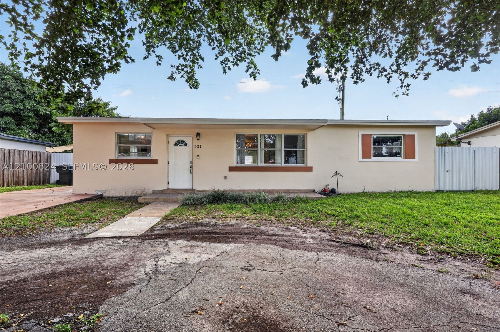 231 N 65th Ter