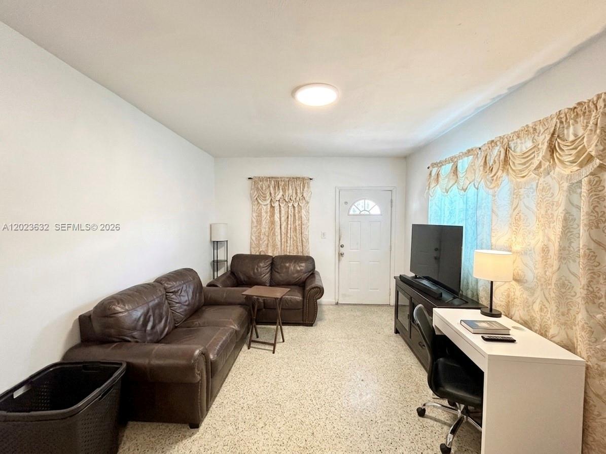 130 NW 16th Ave