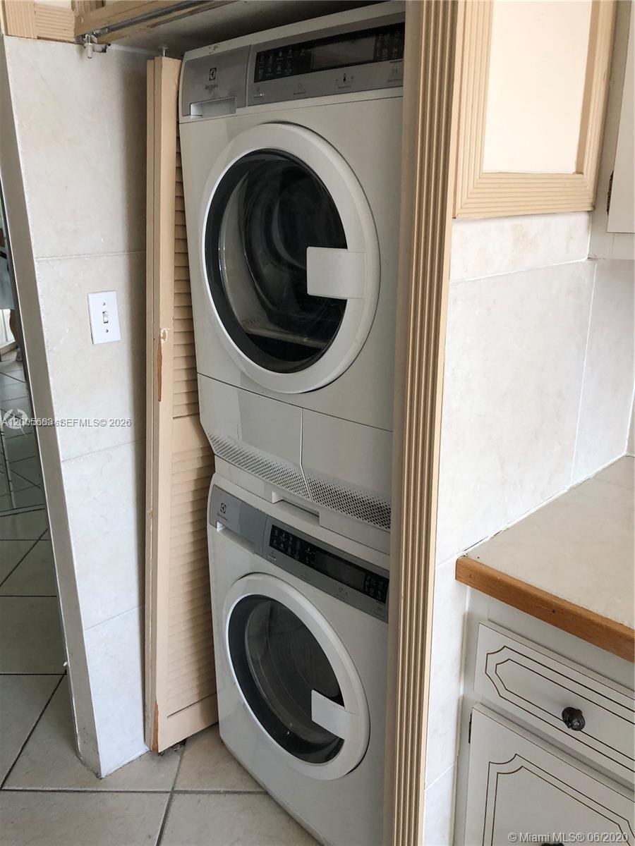 AQUARIUS CONDO - Residential