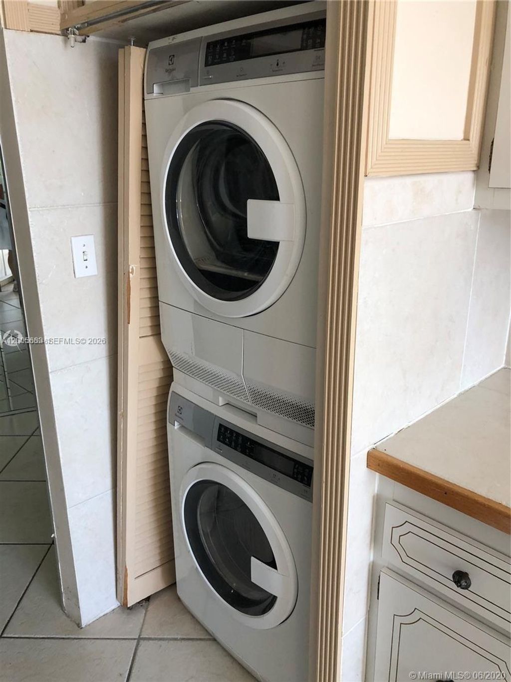 Photo of 2751 S Ocean Dr #701N, Hollywood, FL 33019 (MLS # A12005683)