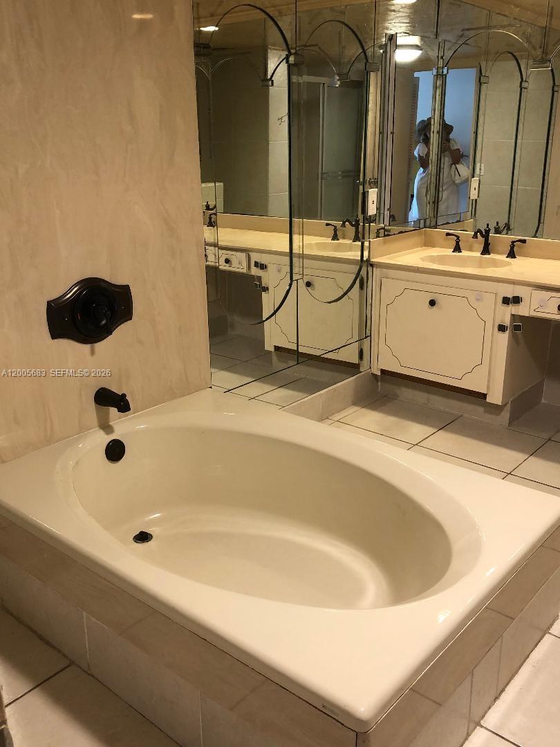 AQUARIUS CONDO - Residential