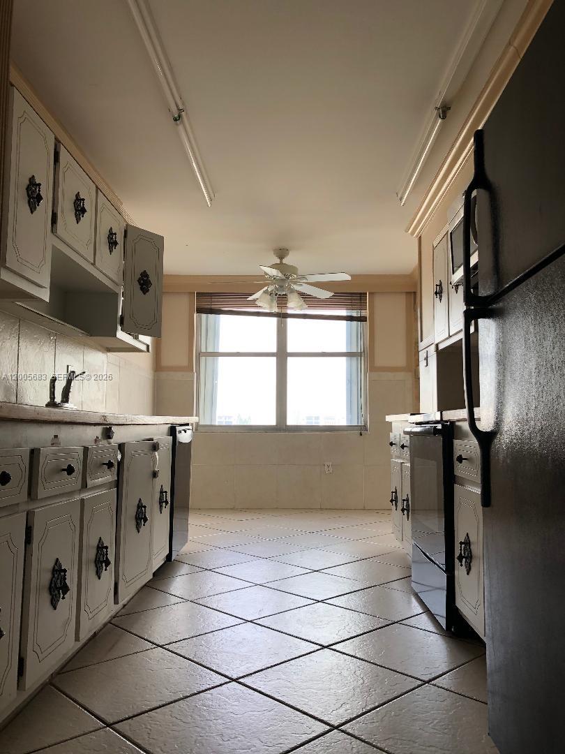 AQUARIUS CONDO - Residential