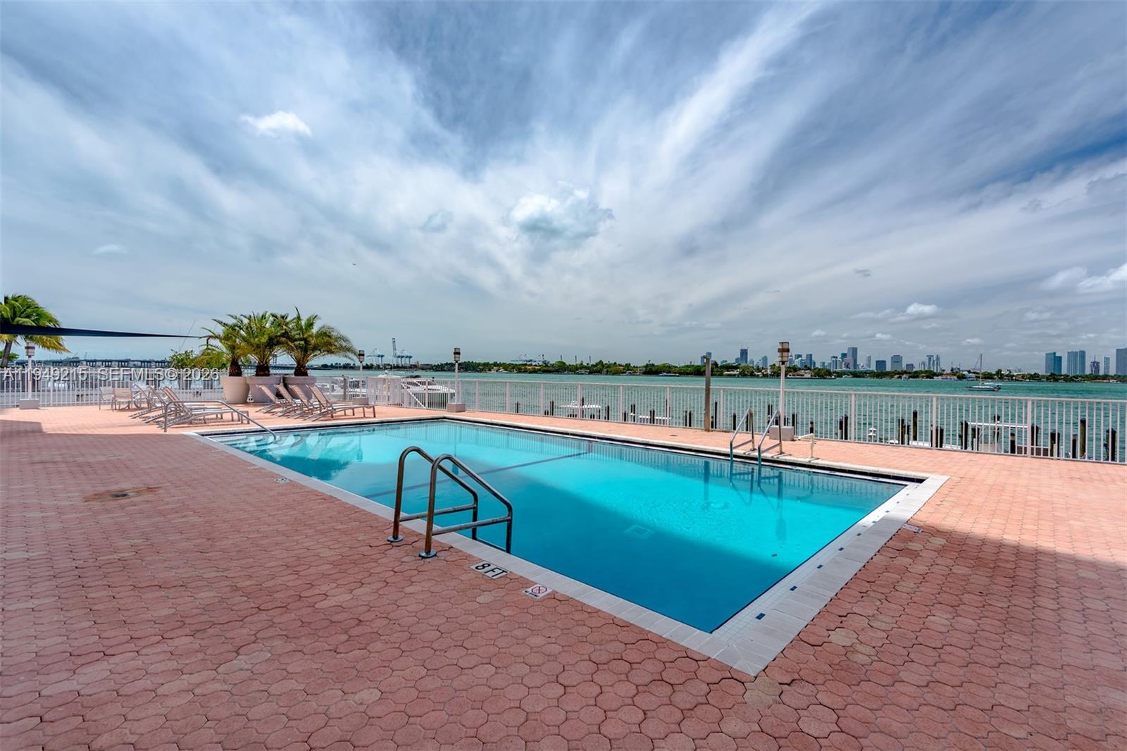 BAYVIEW TERR CONDO - Residential