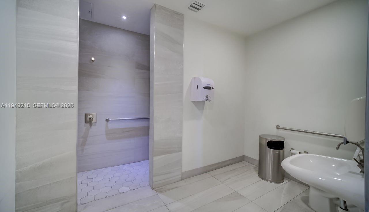 BAYVIEW TERR CONDO - Residential