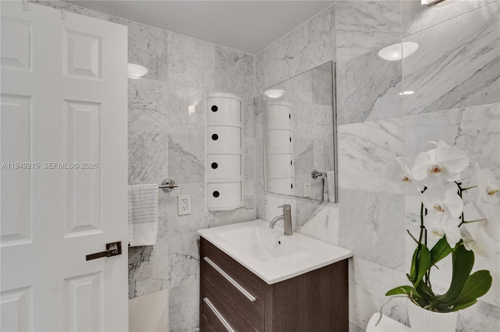 BAYVIEW TERR CONDO - Residential