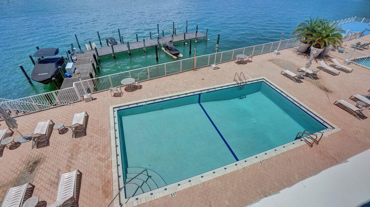 BAYVIEW TERR CONDO - Residential