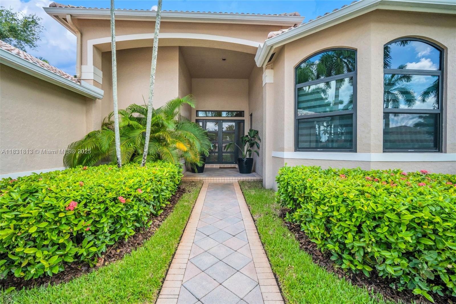 2583 Mayfair Ln