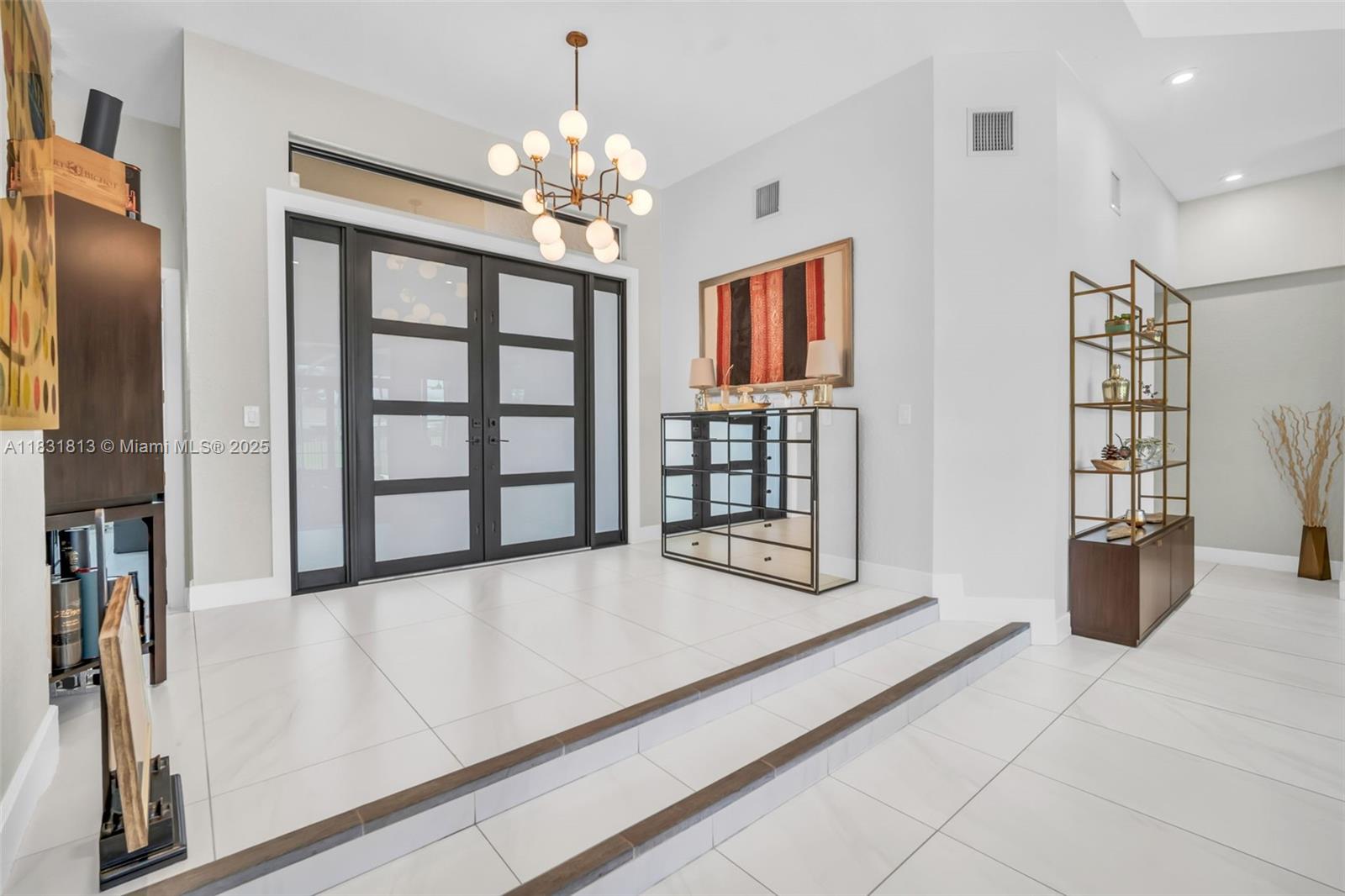 2583 Mayfair Ln