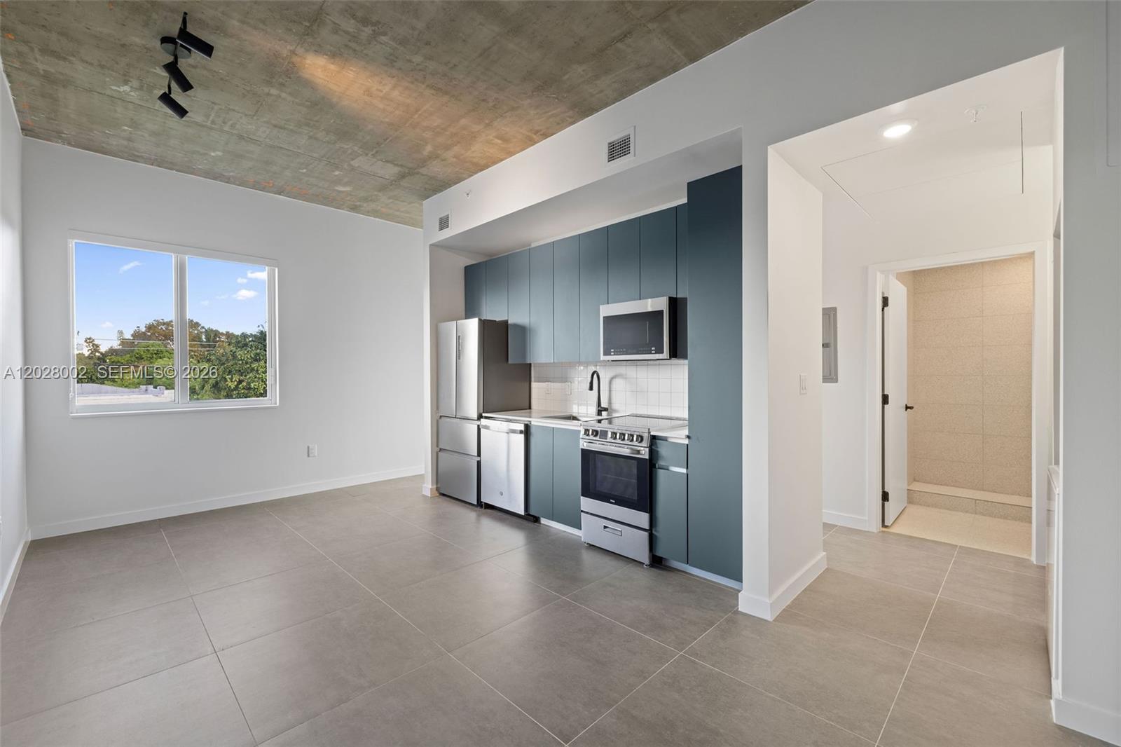 315 NW 32 ST 306