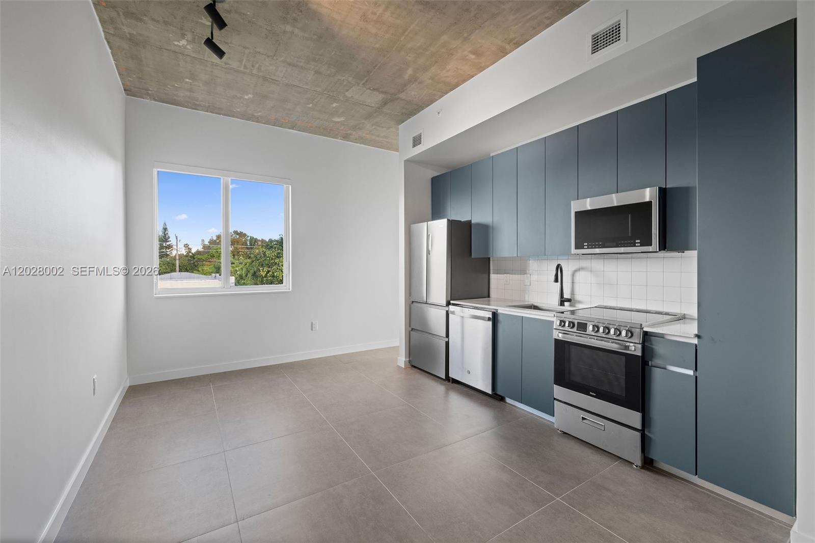 315 NW 32 ST 306