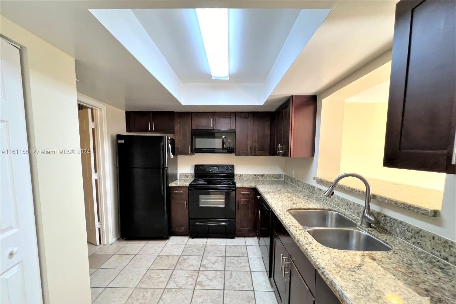 SUNRISE GOLF VILLAGE SEC - Residential Lease