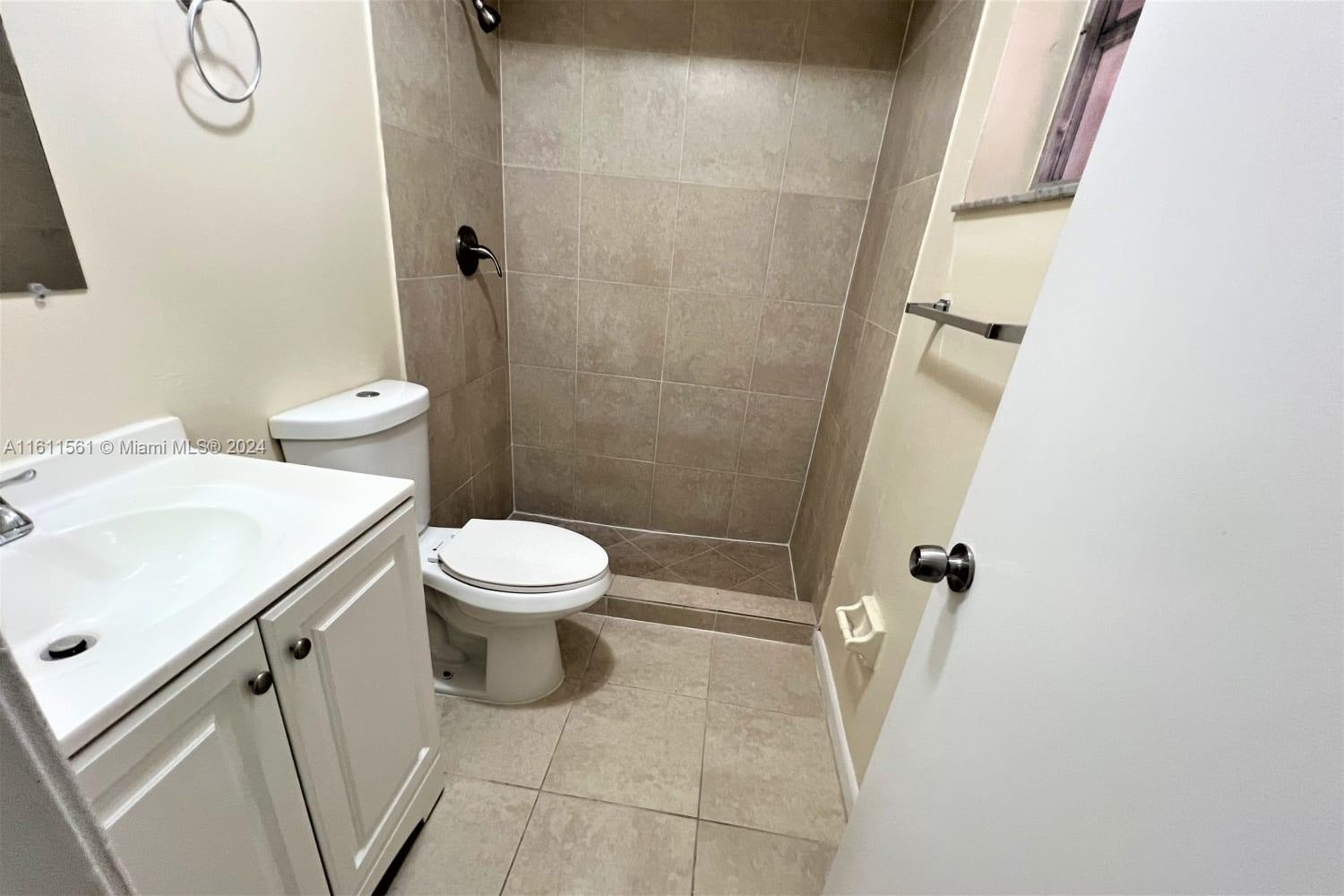 SUNRISE GOLF VILLAGE SEC - Residential Lease