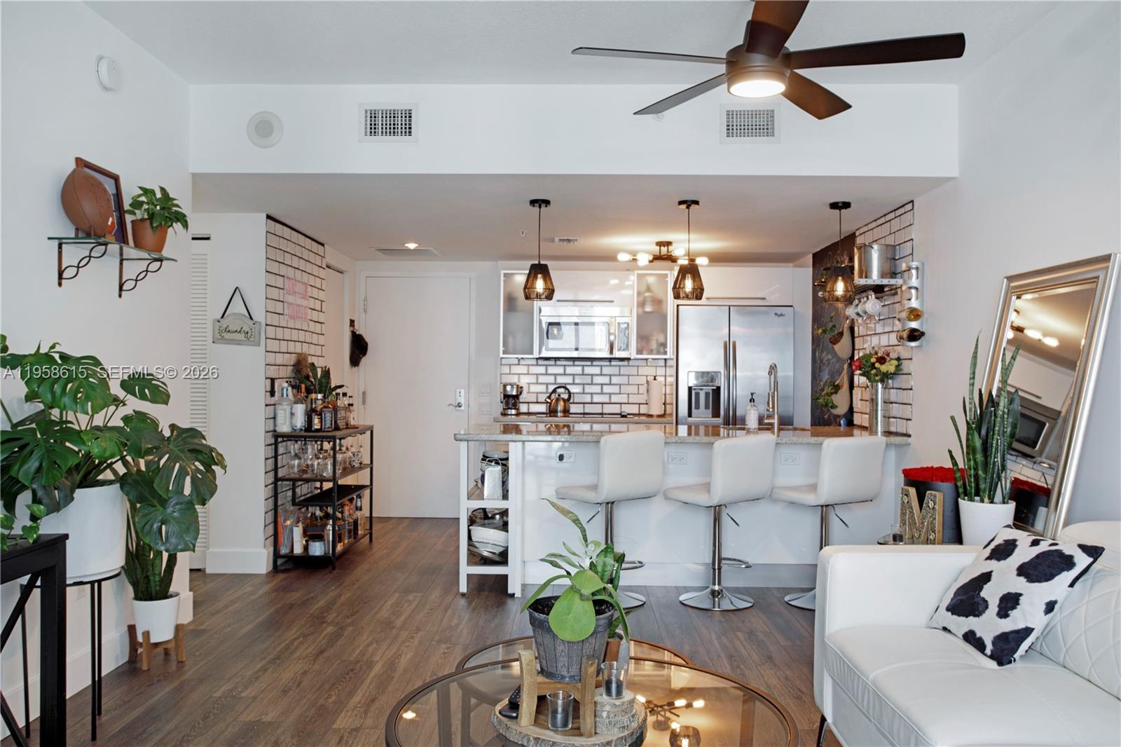 LATITUDE ON THE RIVER - Residential